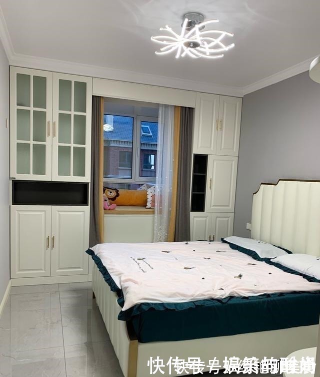 背景墙|看她家装修，比样板房还漂亮，电视墙特别实用，值得做参考！晒晒！