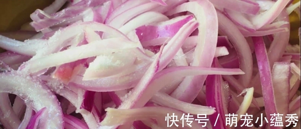 洋葱鸡蛋饼|洋葱加3个鸡蛋搅一搅,我家一周吃三次,提高免疫身体棒