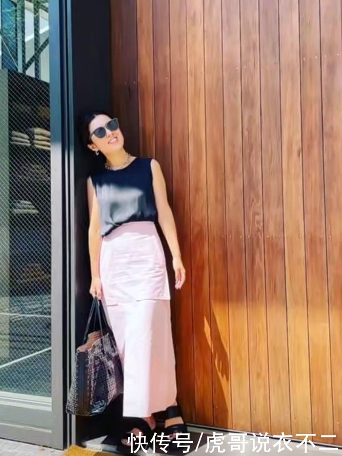 身材|皮肤黝黑五短身材，年近50的她成为顶流穿搭博主，堪称女性典范