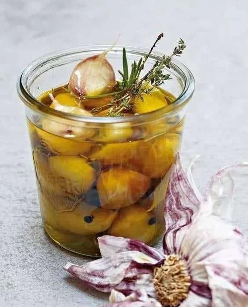  白酒泡蒜有什么作用？