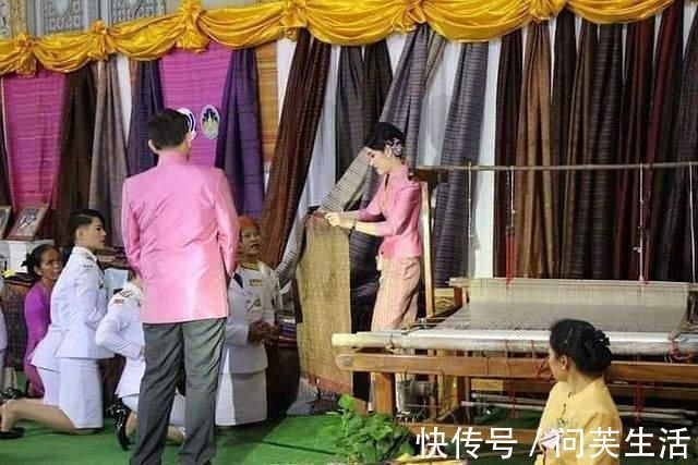 苏提达!诗妮娜有凳子不坐非得跪泰王身边!卑微得让人心疼,难怪苏提达输