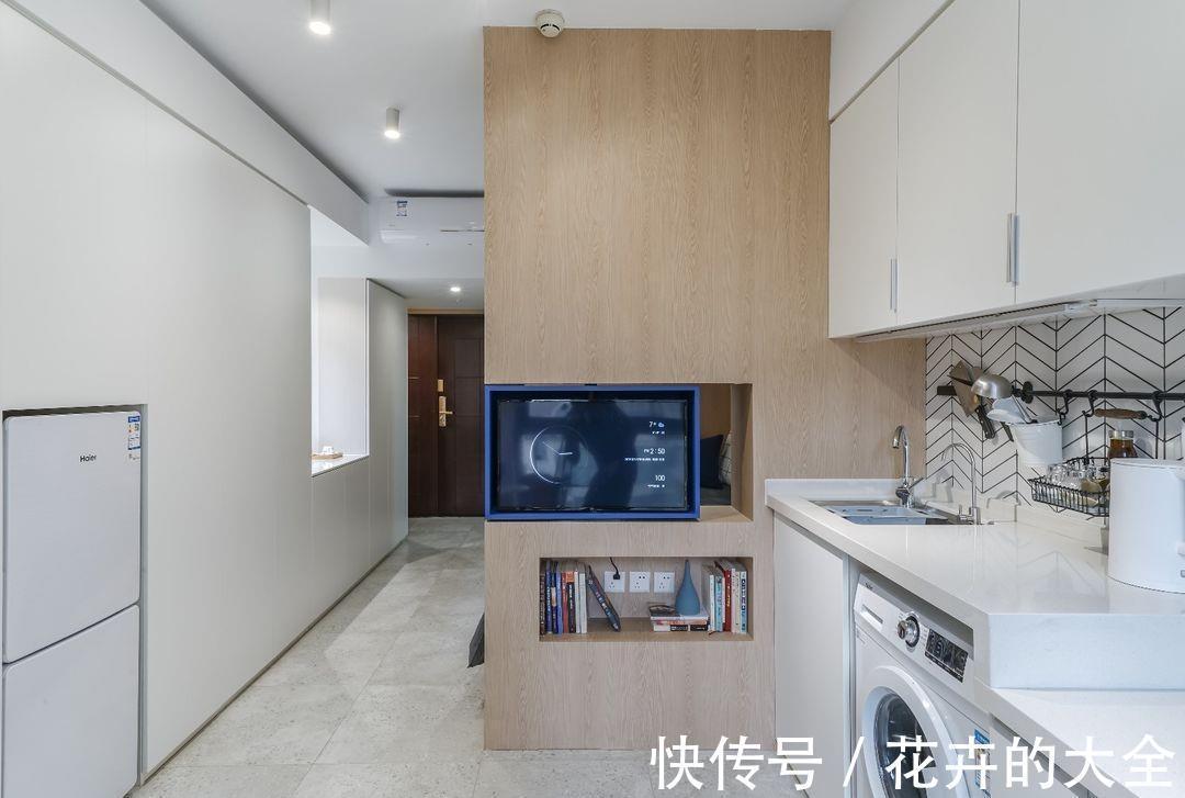 提亮|不到30平的单身小公寓,所有设备一应俱全,还有可旋转的电视