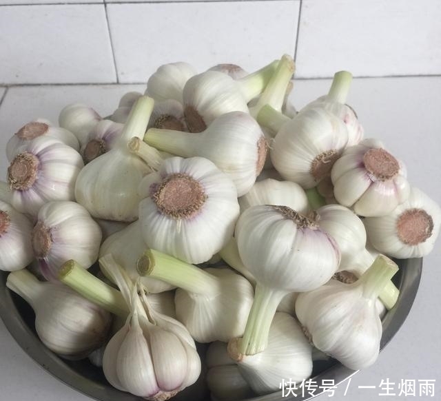 多汁|水晶糖蒜,酸酸甜甜脆爽多汁,在家做防腐是重点,细节决定成败
