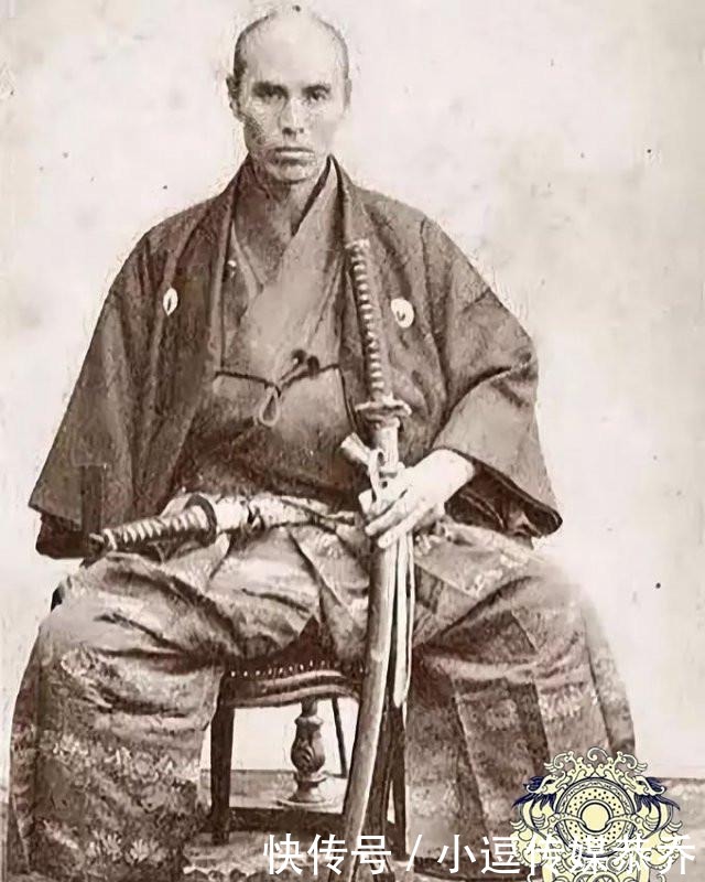 日本|日本武士老照片：手拿倭刀，身材矮小却长相凶悍，看起来野心勃勃