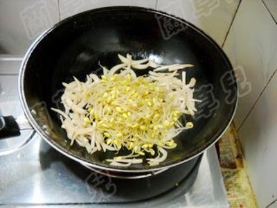 黄豆芽|医生不会告诉你,这菜是“天然酵素”,小肚腩渐渐瘦,小腿慢慢细