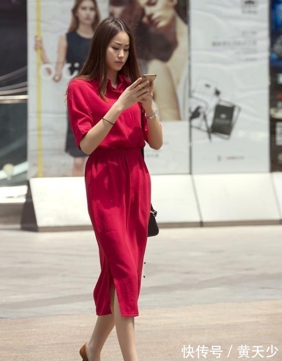 包臀裙|街拍:美女紧身衣搭配包臀裙性感完美的身姿魅力十足