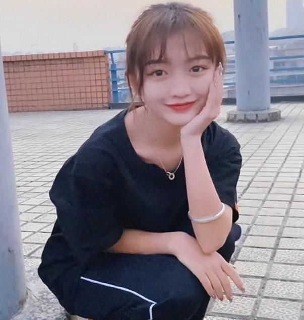 梁小友|变形计妹妹近照曝光,为了养家辍学成为网红,被男朋友宠成了公主