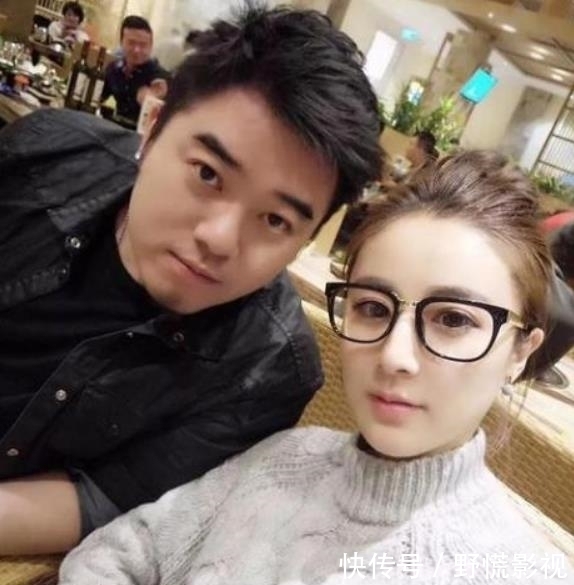 薇婭在綜藝節(jié)目中素顏出鏡，有許多網(wǎng)民表明不像一個人啊