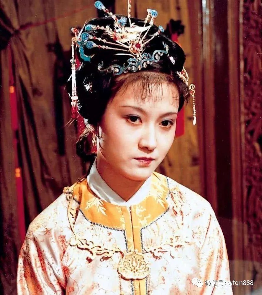 出家!为什么贾惜春会出家?你看看她朋友都是谁,作者其实早就埋下伏笔