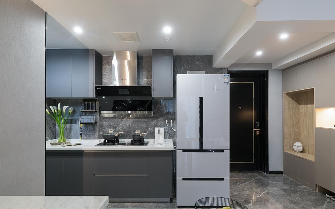 女青年|单身女青年的家,客厅选择超大电视机,让客厅瞬间变成影音室