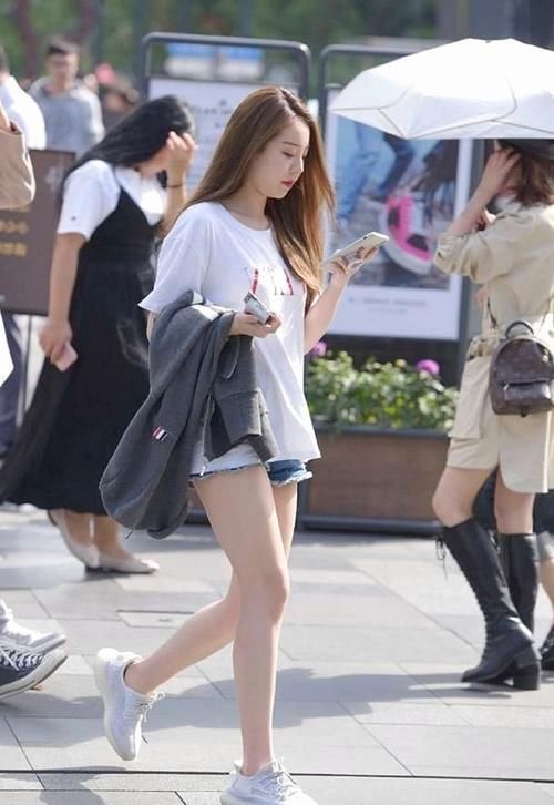 美女穿搭:简风格的小姐姐,谁娶回家,谁就是赚到啊!