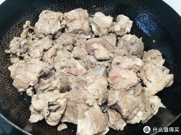 知识|炖排骨时,上边的浮沫要不要撇干净?听完老厨子的讲解,涨知识了