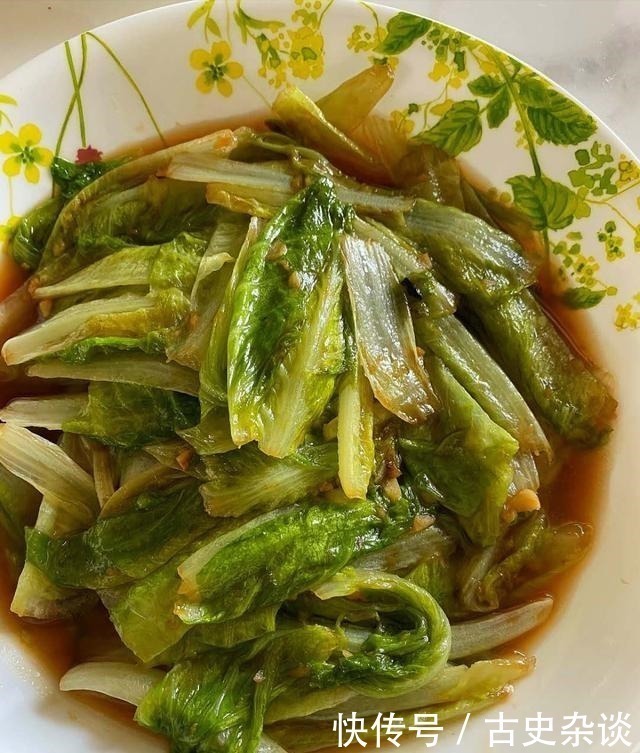 吃饺子|岳云鹏晒午餐，一桌子下酒菜和饺子，获7万多赞，网友真接地气