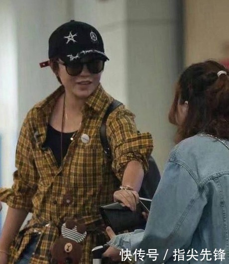 沈腾 期待今年的花样姐姐啊:马丽带口锅出游,沈腾胖得褶子都平整了