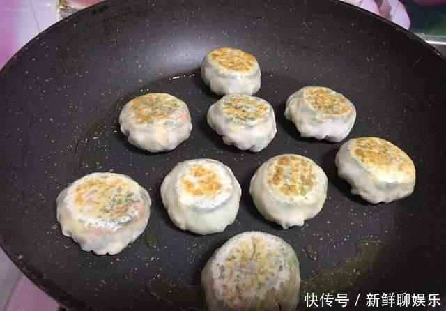  小白菜|饺子皮水煎包，做法简单，但味道不简单