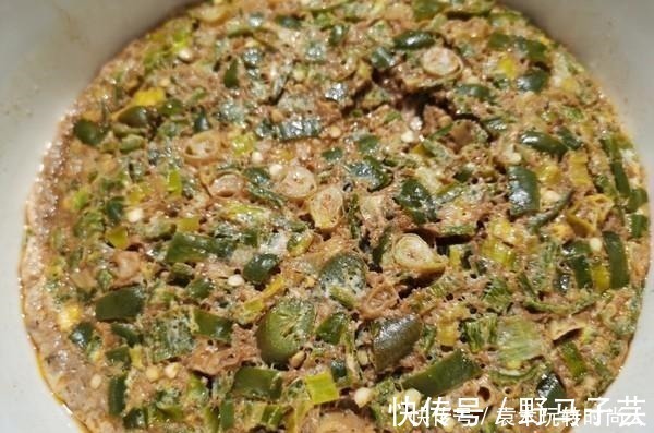 东北人爱吃的“鸡蛋焖子”做法，无需一滴水，咸香微辣，特别下饭