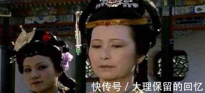 红楼!在红楼中熙凤隔着窗大骂姨娘,其实这是出自善意的提醒,你知道吗!