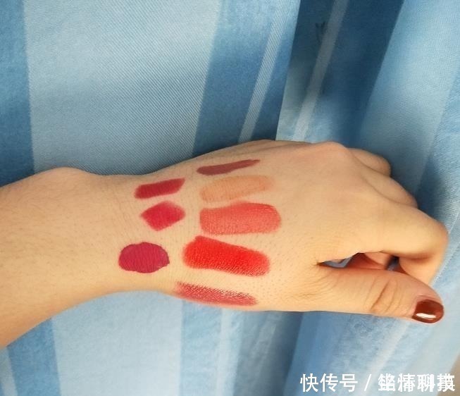 同时段 有种炫富叫口红试色,手背、手臂都不算啥,直接换肤才叫厉害