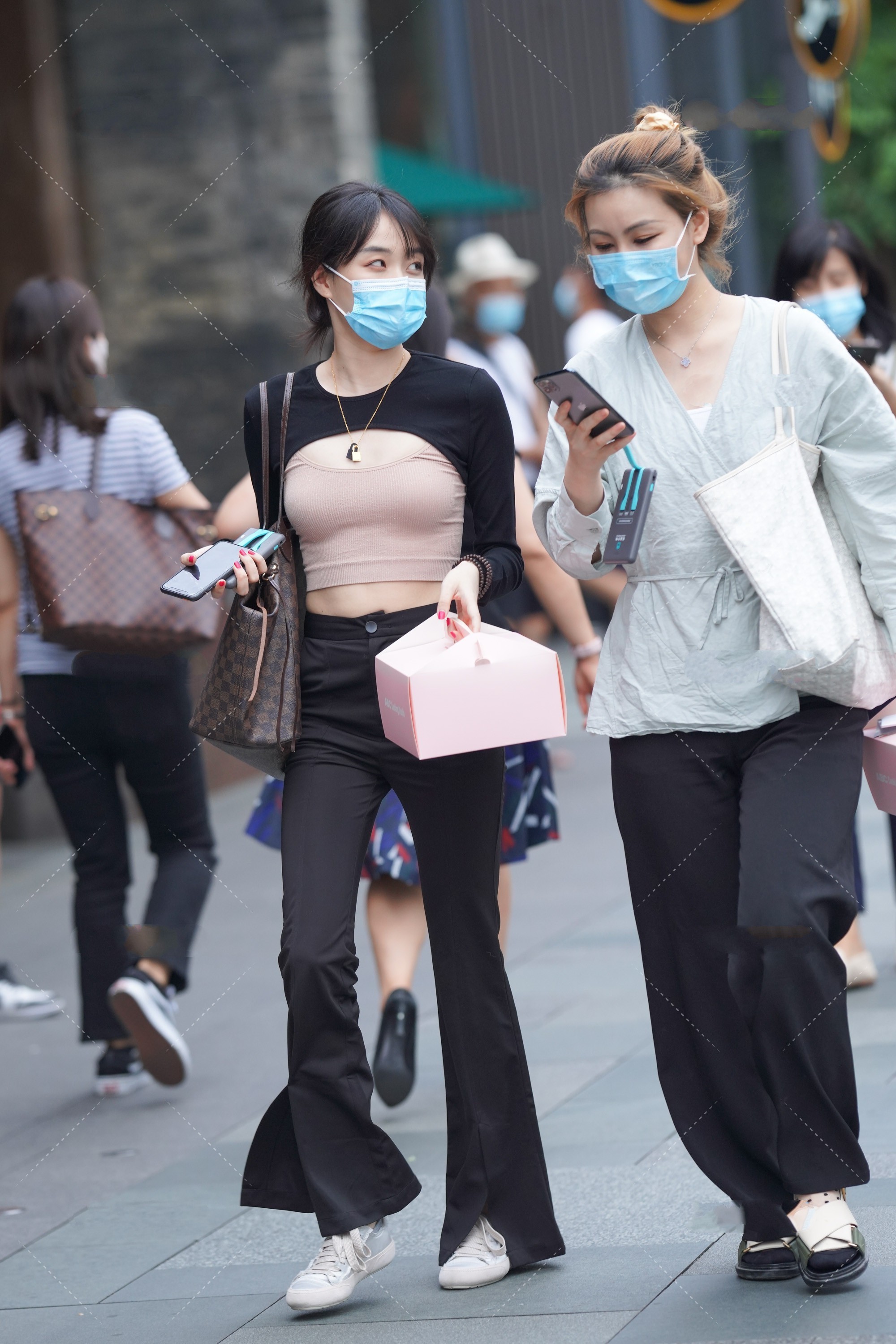 范儿|叠穿的技巧高级感十足, 简单的颜色也具有时尚范儿