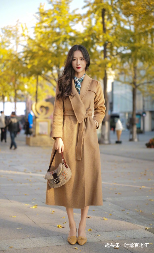 膝下 最近火了一种大衣，叫“膝下不过踝”，时髦显高，小个子也适合
