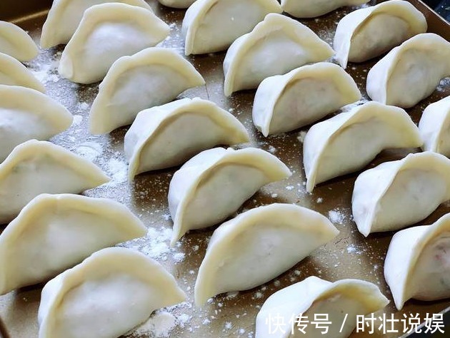 包好饺子，直接冻冰箱就错了！教你2个方法，放半年不开裂不粘连