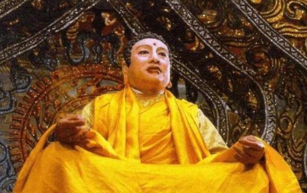 降龙伏虎#如来佛祖饰演者,去泰国买佛像,结果发现上面画的都是自己