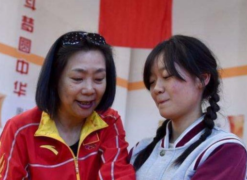 5冠王|她比郎平还猛!她是女排中唯一的5冠王,女儿还是清华的博士