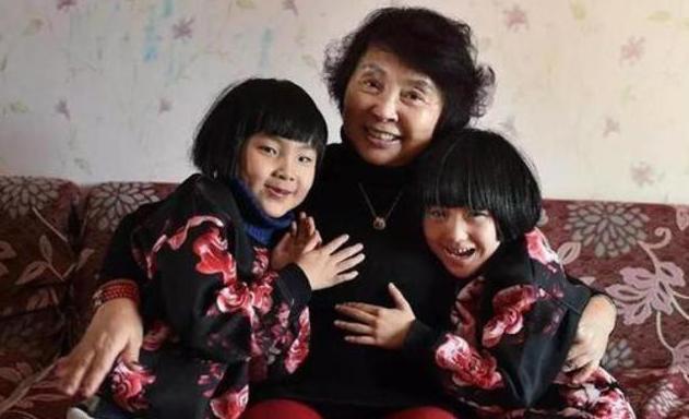 胎儿|10年前试管生下双胞胎的60岁产妇,后来怎样了?母爱被现实打败