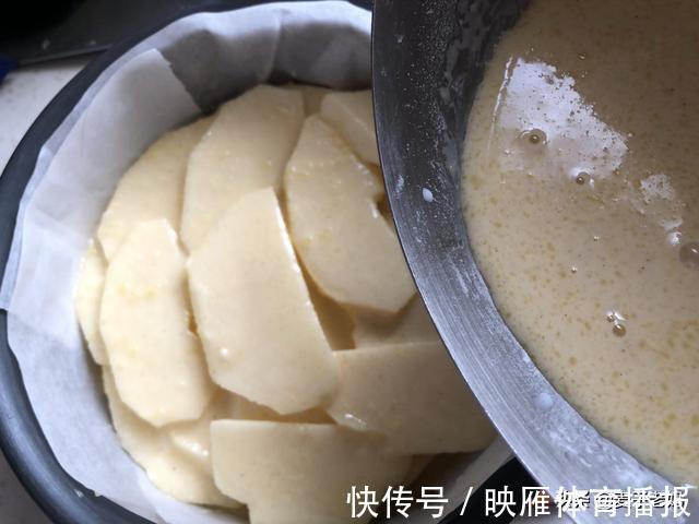 搅拌均匀|天冷苹果吃不完,那就做个香甜的千层蛋糕,少油少糖,做法特简单