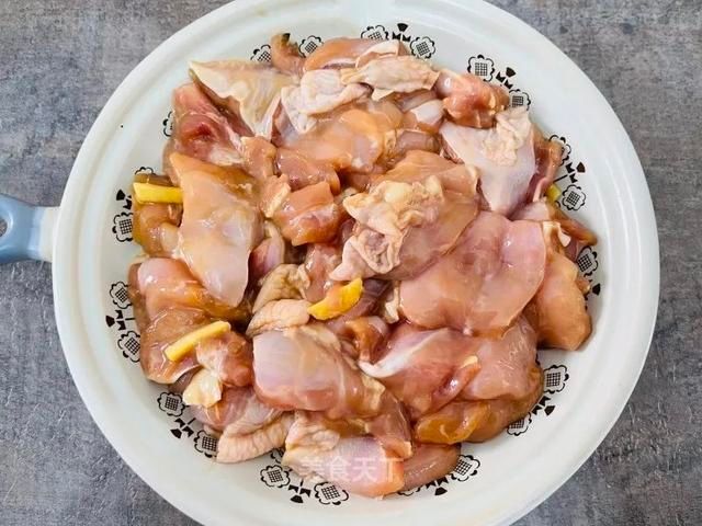 蚝油蒸鸡腿：不需要任何技巧，简单一蒸嫩嫩滑滑超美味