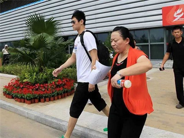 体育英雄|名记:孙杨若拥有谷爱凌那样的母亲,一辈子都会是中国的体育英雄