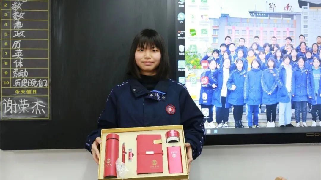 2万名中学生里选出10名法律小达人！奖品直接送抵教室！