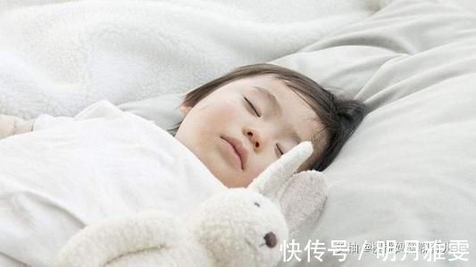 睡眠|研究表明：孩子睡觉反应暗示大脑发育状况，若有这3种，就偷乐吧
