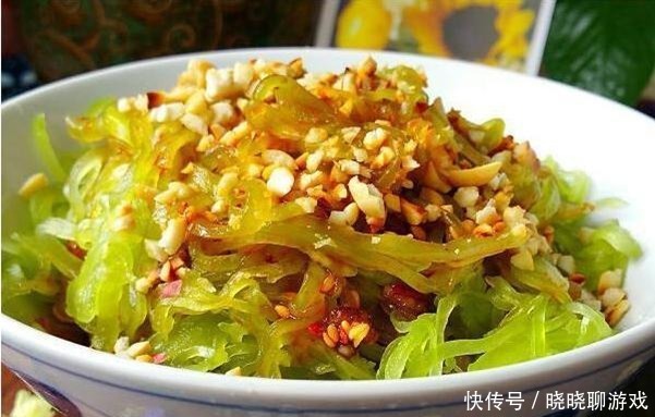 美食推荐烧烩三鲜、葱油牛百叶、水煮鱼、炝拌莴笋的做法