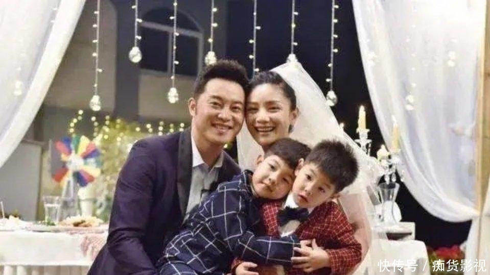 爸爸去哪 胡可晒安吉小鱼儿《跑男》撕名牌照片,两个宝贝长高了好多