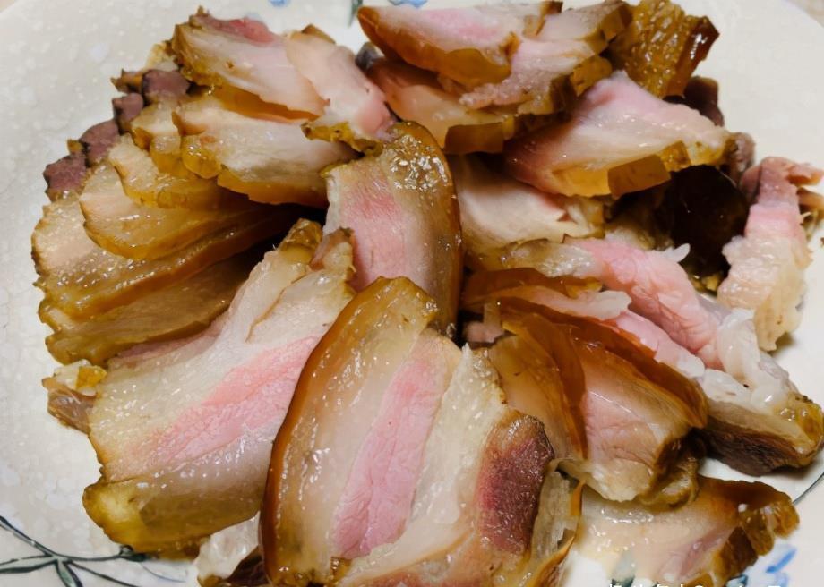 腊肉为啥一炒就硬?原来不能直接下锅炒,多加1步,腊肉香又嫩