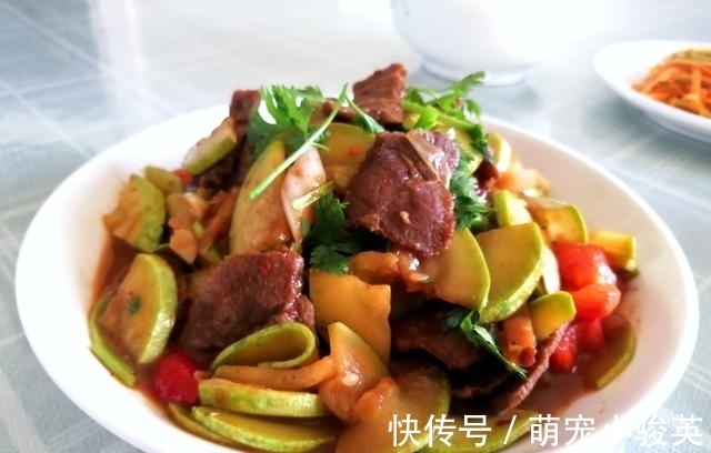 西红柿|一家三口的简单晚餐,悄悄走红朋友圈,网友:平淡真实幸福小日子