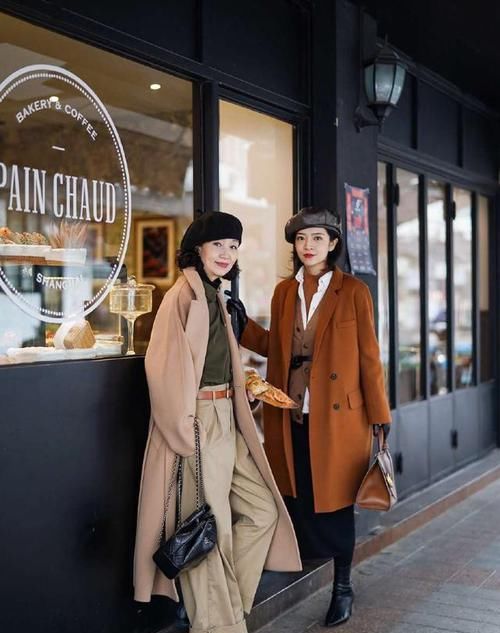  母女|别再说大地色难穿！瞧三木“神仙母女”的大衣穿搭，每套都是经典