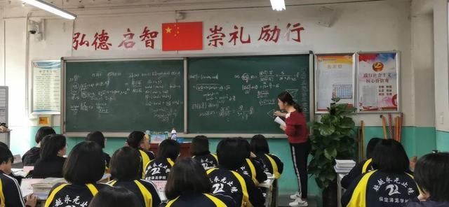 云南|云南高三班主任订6层蛋糕为学生加油，学生反应强烈