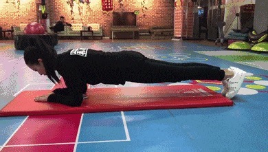 身姿|运动系美女，身姿曼妙可人，浑身散发高贵气质