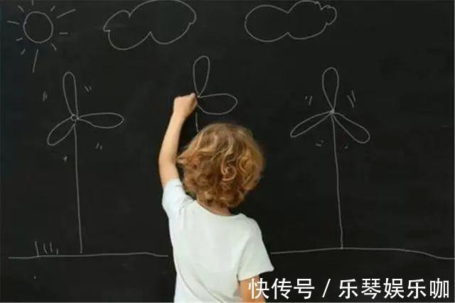 左手|孩子“左撇子”究竟是聪明还是发育障碍?专家告诉你标准答案