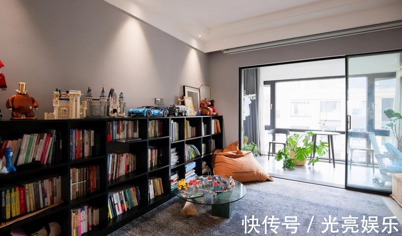 屋主|116㎡永不落俗的黑白灰贯穿全屋,一入门便是一眼望穿的客厅