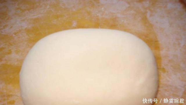 3个鸡蛋一碗面粉,不用烤箱也能蒸面包,比外面卖的还好吃!
