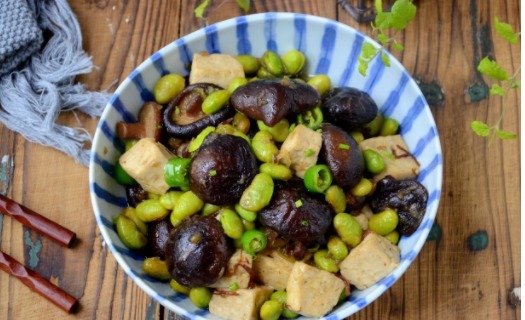  豆腐跟它真是绝配，鲜嫩多汁，花钱不多，比放肉还好吃