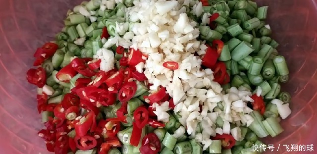 这是酸豆角最好吃的做法，三天又酸又脆，非常开胃下饭