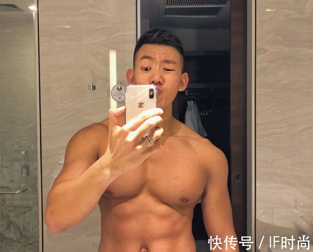 腹肌|颜值与身材俱佳的90后型男，结实的腹肌和胸肌让人心动！