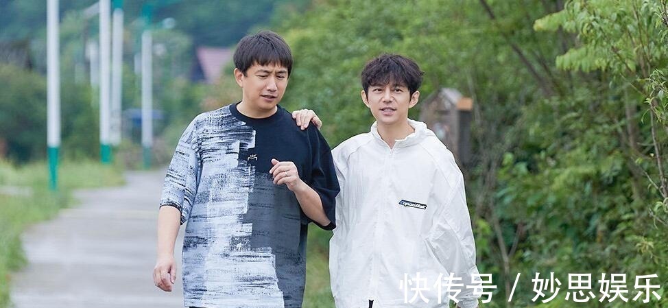 何炅憑什么能成為綜藝界的“定海神針”趙露思一語道破玄機