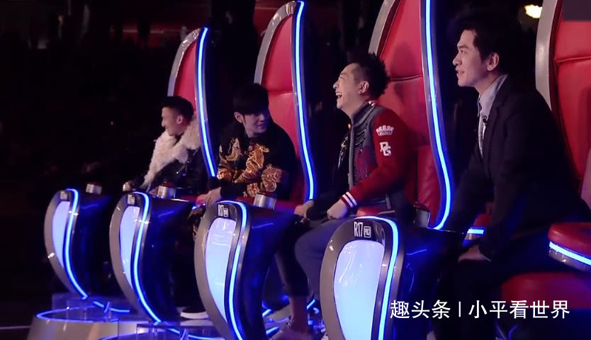 总冠军|《好声音》李健老师夺冠，哈林主动上前握手致意，谁注意他的表情