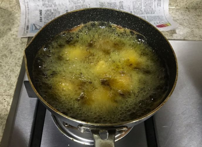 炸丸子,外行才用淀粉!换成这2样,丸子外酥里嫩,松软Q弹,真香