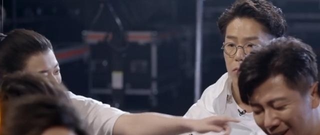 男流明星成普信男,陈小春参加节目变大爷,言承旭张云龙深情对视